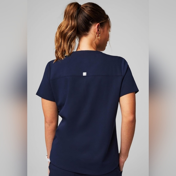 Fabletics Scrub Set - Picture 3 of 11